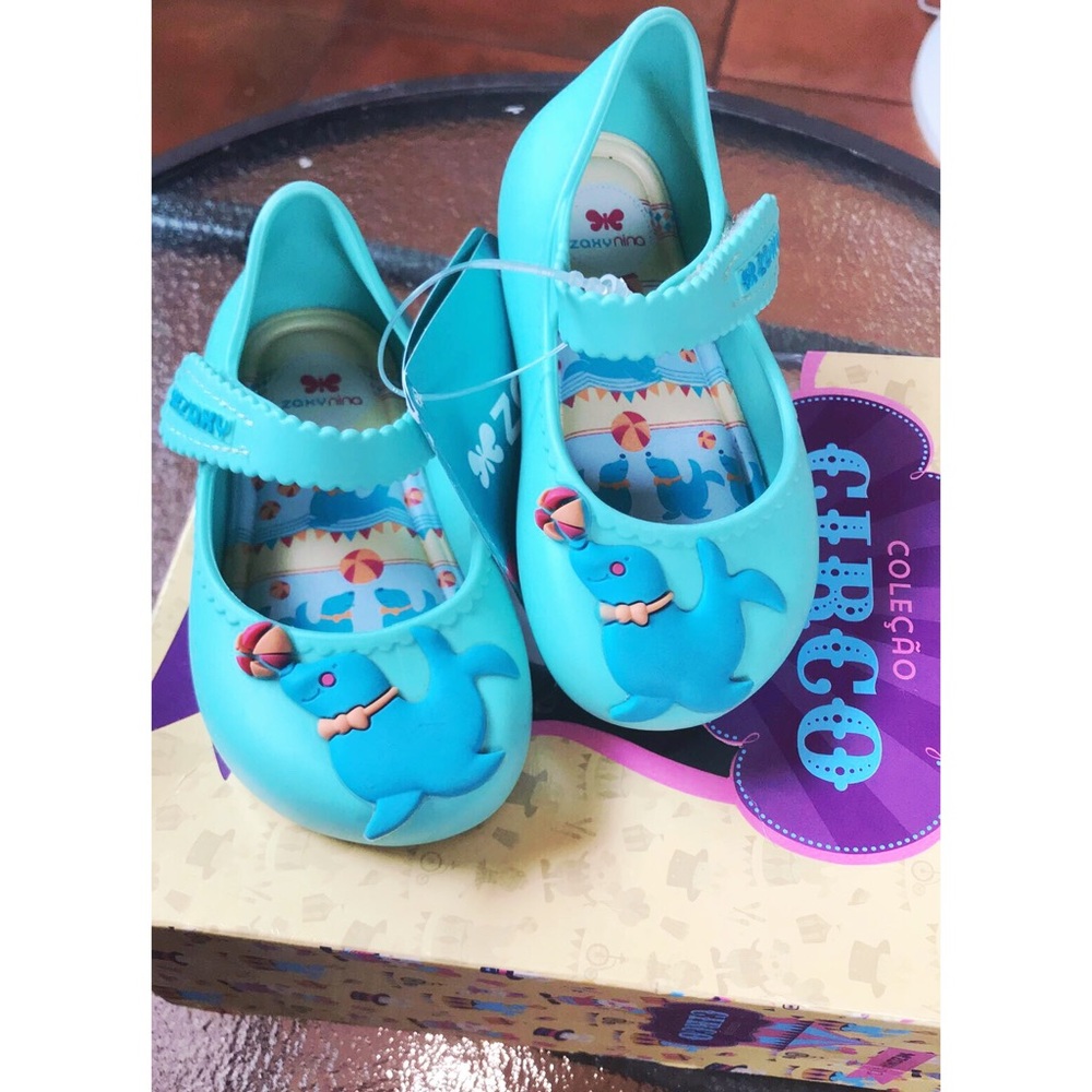 Gorgeous silicone shoes 💙